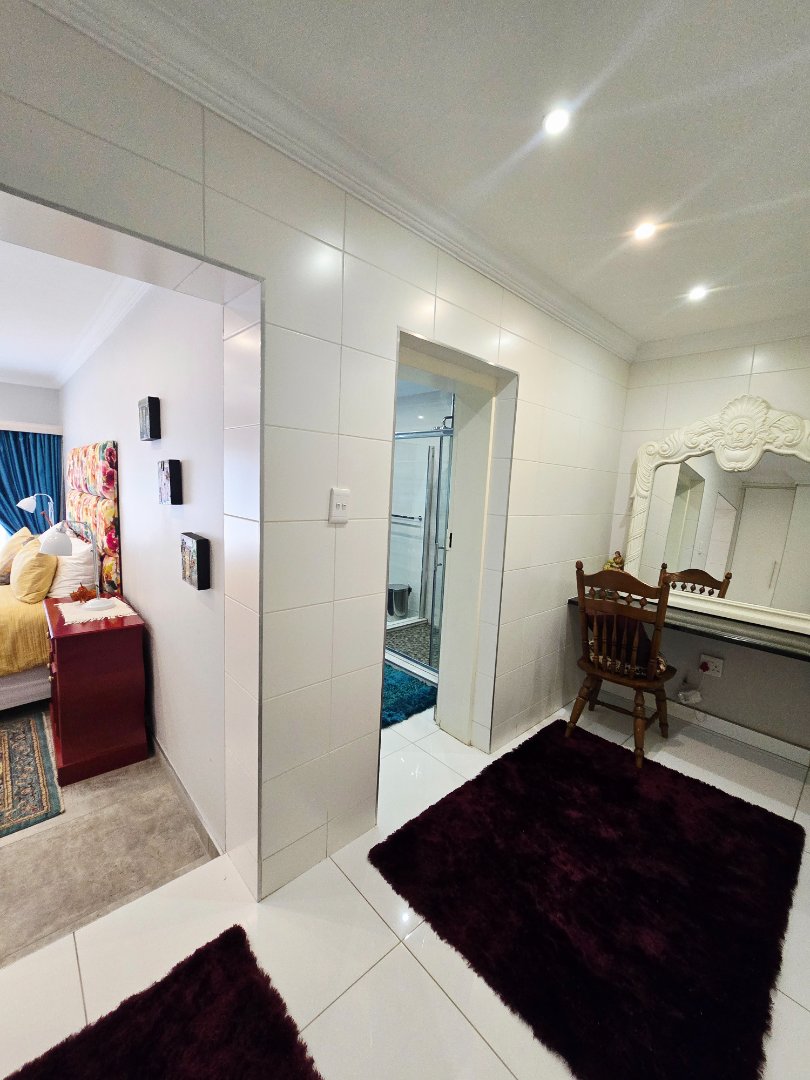 6 Bedroom Property for Sale in Wilkoppies North West